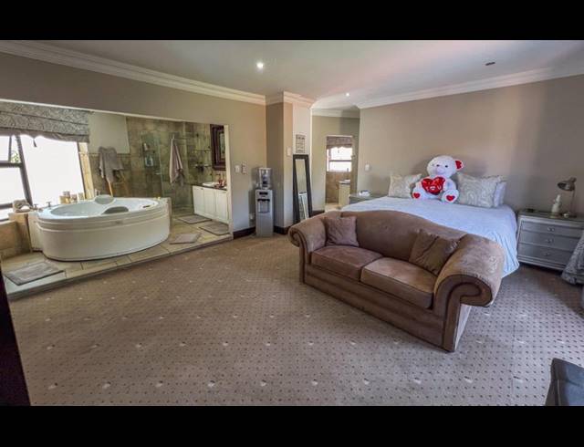 6 BEDROOM HOUSE FOR SALE IN MEYERSDAL